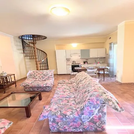 וילה Detached Centrally Located - Car Unnecessary - Wifi - Sleeps 10 *