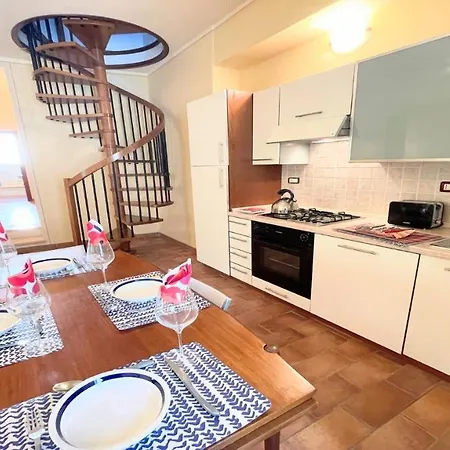 Detached Centrally Located - Car Unnecessary - Wifi - Sleeps 10 * ספולטו