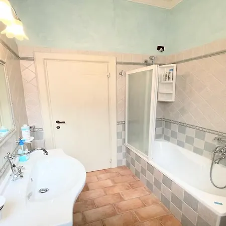 וילה Detached Centrally Located - Car Unnecessary - Wifi - Sleeps 10 *