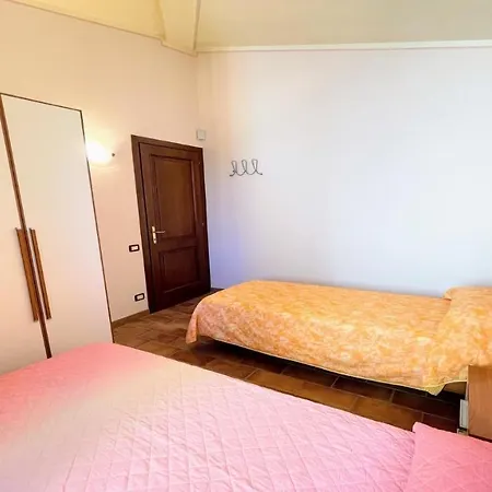 Detached Centrally Located - Car Unnecessary - Wifi - Sleeps 10 * ספולטו