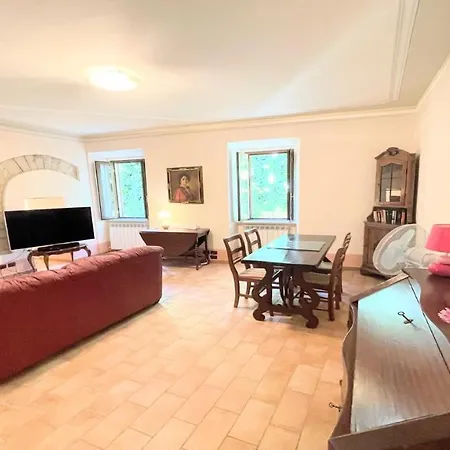Detached Centrally Located - Car Unnecessary - Wifi - Sleeps 10 ספולטו