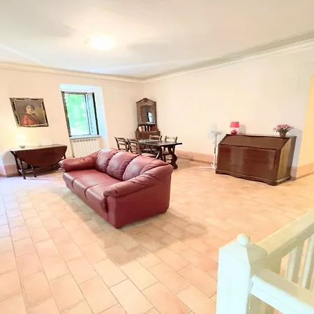 Detached Centrally Located - Car Unnecessary - Wifi - Sleeps 10 וילה ספולטו