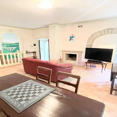 Detached Centrally Located - Car Unnecessary - Wifi - Sleeps 10