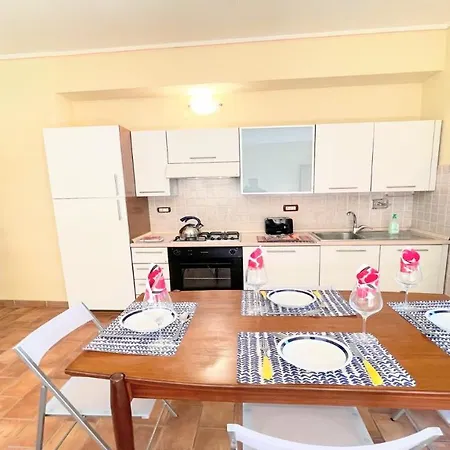 Detached Centrally Located - Car Unnecessary - Wifi - Sleeps 10 וילה *
