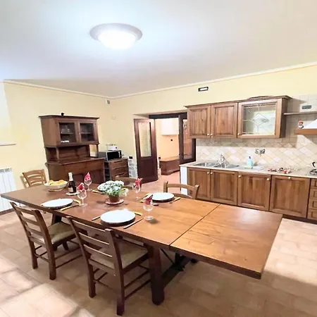 Detached Centrally Located - Car Unnecessary - Wifi - Sleeps 10 ספולטו