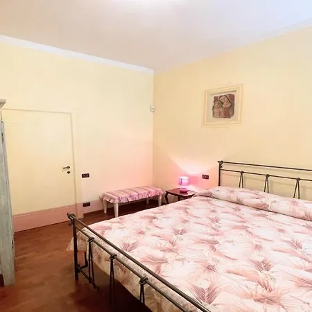 Detached Centrally Located - Car Unnecessary - Wifi - Sleeps 10 וילה ספולטו