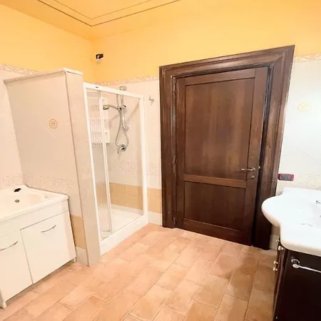 Detached Centrally Located - Car Unnecessary - Wifi - Sleeps 10