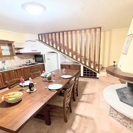 Detached Centrally Located - Car Unnecessary - Wifi - Sleeps 10 * ספולטו