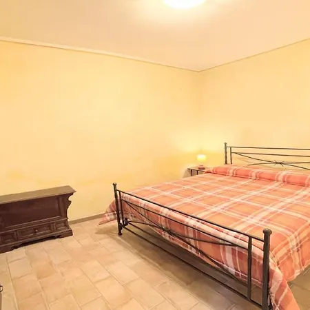 Detached Centrally Located - Car Unnecessary - Wifi - Sleeps 10 וילה ספולטו