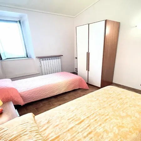 Detached Centrally Located - Car Unnecessary - Wifi - Sleeps 10 ספולטו